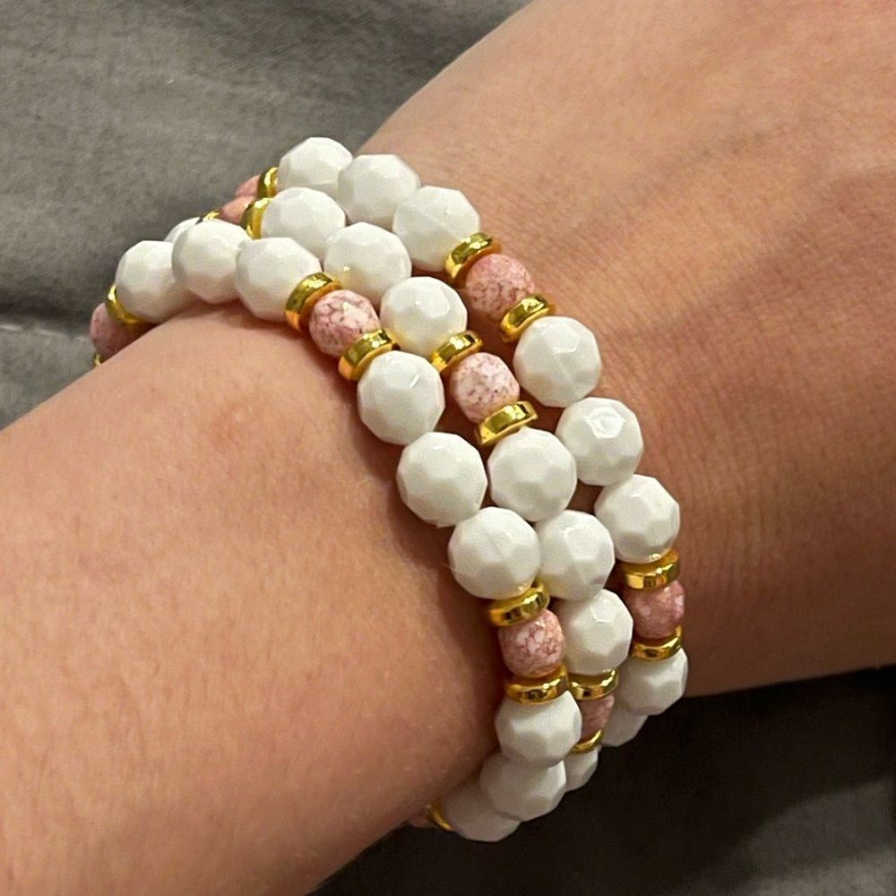 NEW Set of 3 White Faceted Acrylic & Pink Czech Glass Handmade Beaded Bracelets - Picture 2 of 3